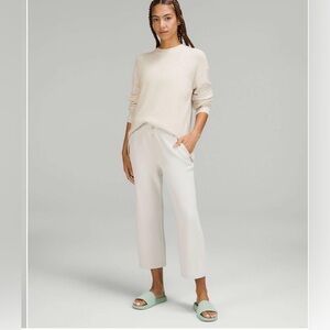 Lululemon  2022 Crewneck Sweater Size 8 Excellent Condition